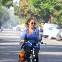 Haylie Duff riding her bike in Toluca Lake | Picture 84041